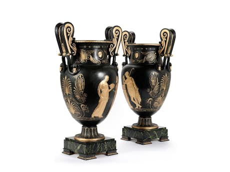 Paar seltene antikisierende Bronzevasen